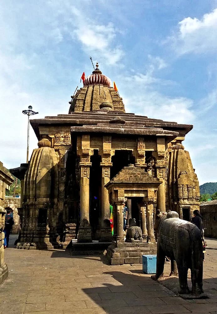 The stone shikhara of Baijnath temple